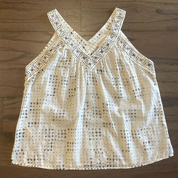 LOFT Tops - LOFT Off White and Black Patterned Shell - Size XS